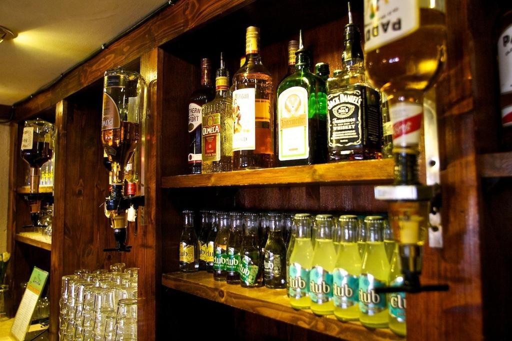 Wallis Arms Hotel Sráid an Mhuilinn Екстериор снимка